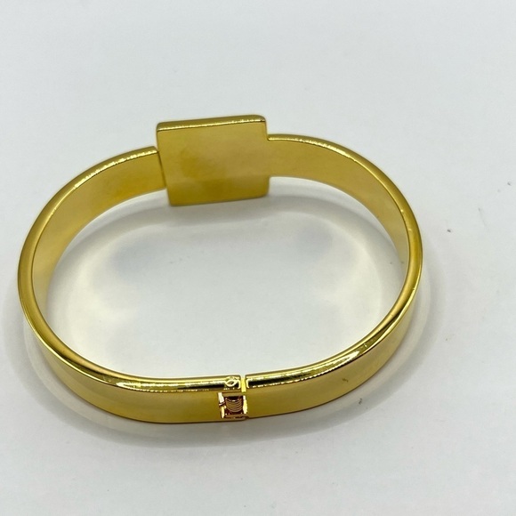 Clamper Style Bracelet Gold Tone with Peridot colored Square Acrylic Stone. - Picture 9 of 9